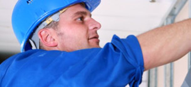 roof inspector with hardhat